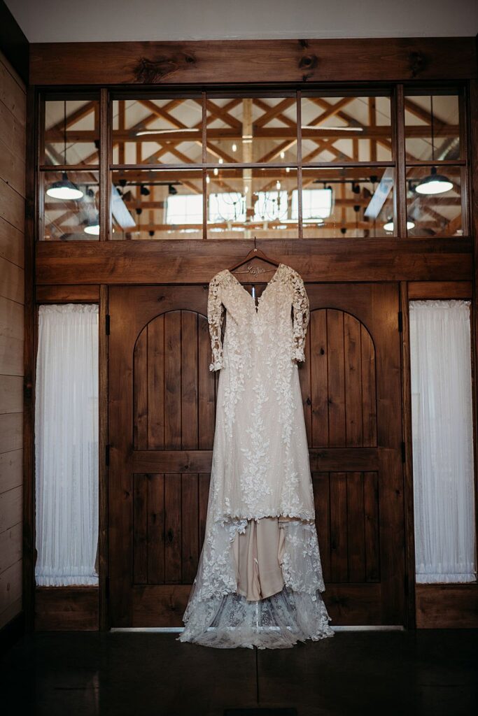 Rustic Boho Wedding; Little Creek Barn; Northern Ohio Modern Farmhouse Wedding Venue; Northwest Ohio wedding venue