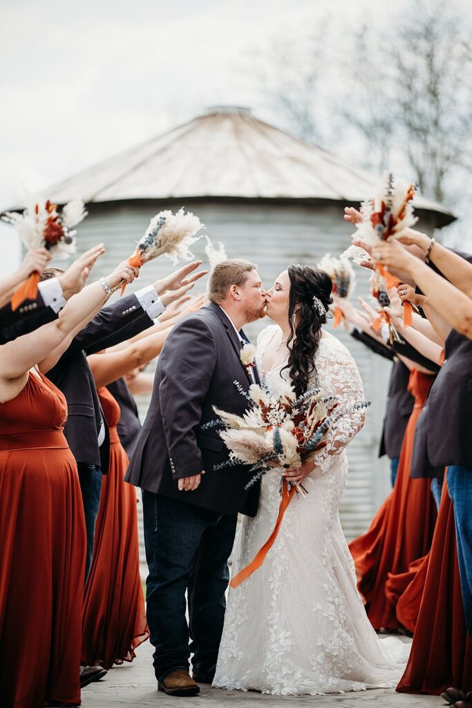 Rustic Boho Wedding; Little Creek Barn; Northern Ohio Modern Farmhouse Wedding Venue; Northwest Ohio wedding venue