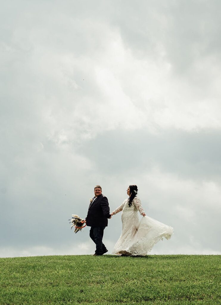 Rustic Boho Wedding; Little Creek Barn; Northern Ohio Modern Farmhouse Wedding Venue; Northwest Ohio wedding venue