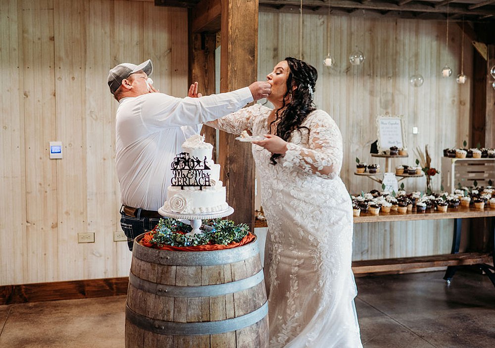 Rustic Boho Wedding; Little Creek Barn; Northern Ohio Modern Farmhouse Wedding Venue; Northwest Ohio wedding venue