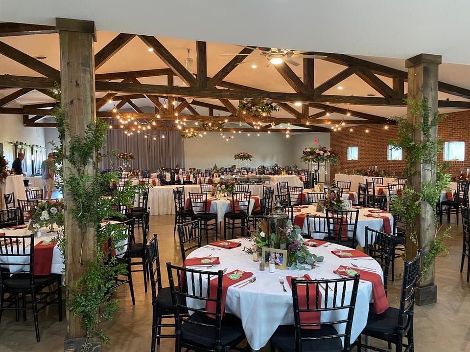 Top Wedding Venues Near Findlay, Ohio; Little Creek Barn; northern ohio modern farmhouse wedding venue