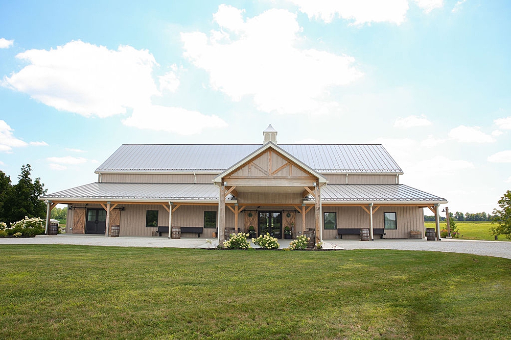 Northwest Ohio Modern Farmhouse Summer Wedding; Little Creek Barn; northern ohio modern farmhouse wedding venue