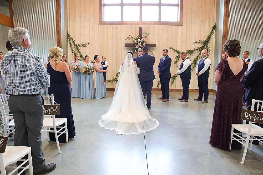 Northwest Ohio Modern Farmhouse Summer Wedding; Little Creek Barn; northern ohio modern farmhouse wedding venue