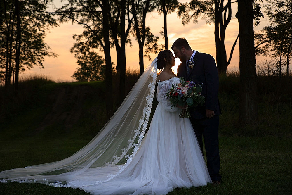 Northwest Ohio Modern Farmhouse Summer Wedding; Little Creek Barn; northern ohio modern farmhouse wedding venue