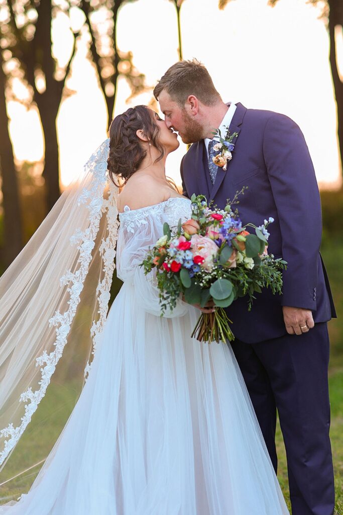 Northwest Ohio Modern Farmhouse Summer Wedding; Little Creek Barn; northern ohio modern farmhouse wedding venue