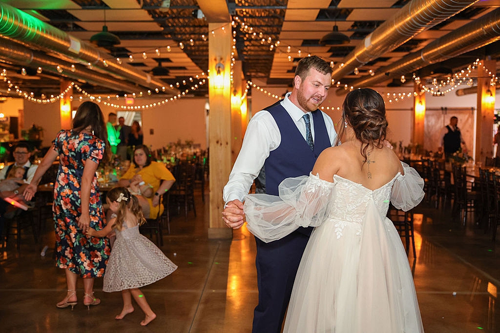 Northwest Ohio Modern Farmhouse Summer Wedding; Little Creek Barn; northern ohio modern farmhouse wedding venue