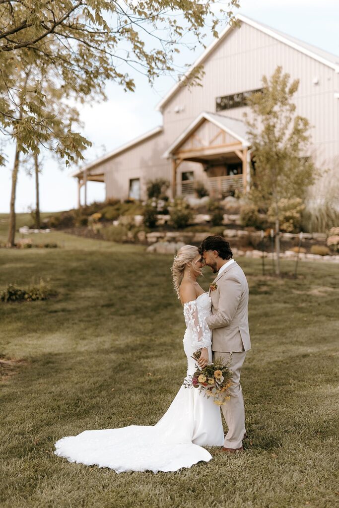 Northwest Ohio barn wedding venue; Little Creek Barn; Northwest Ohio wedding venue