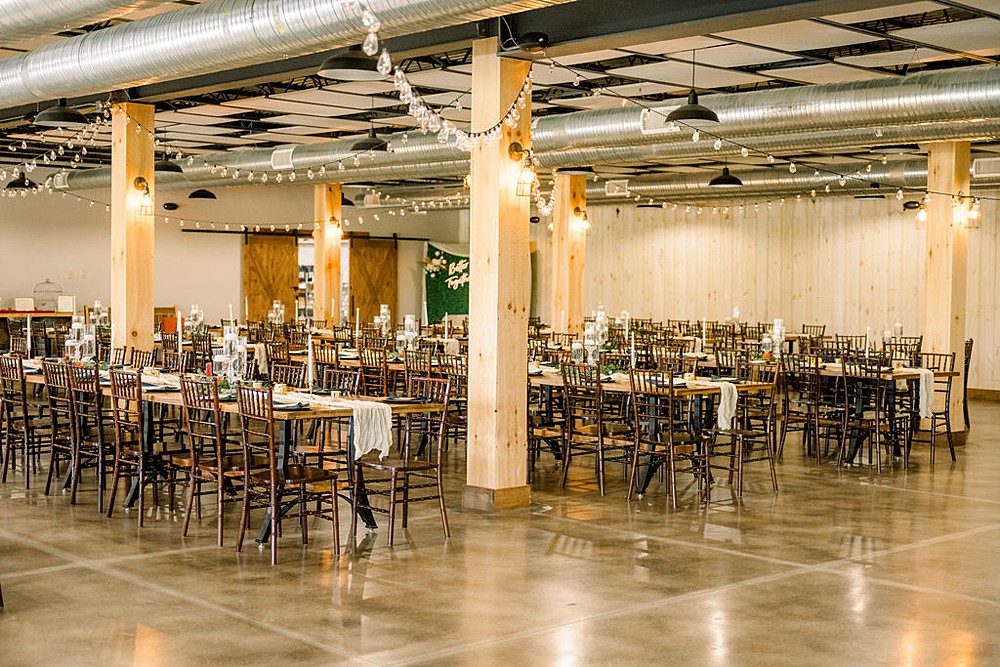 Northwest Ohio barn wedding venue; Little Creek Barn; Northwest Ohio wedding venue