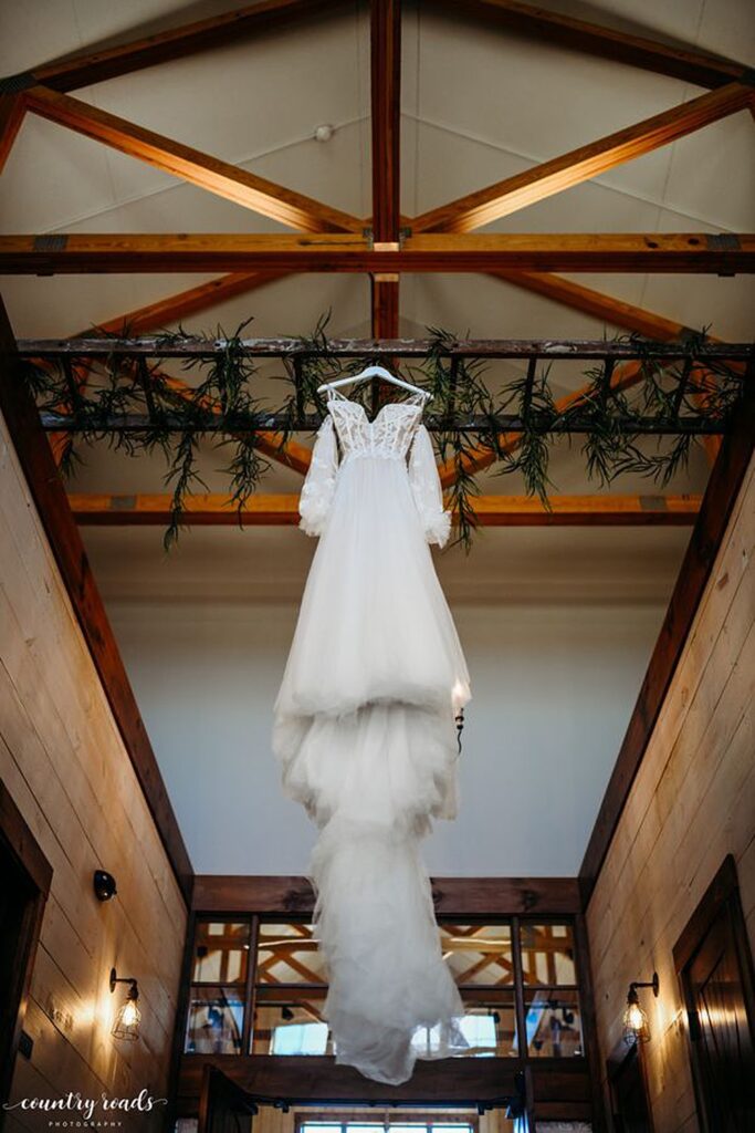 Northwest Ohio barn wedding venue; Little Creek Barn; Northwest Ohio wedding venue