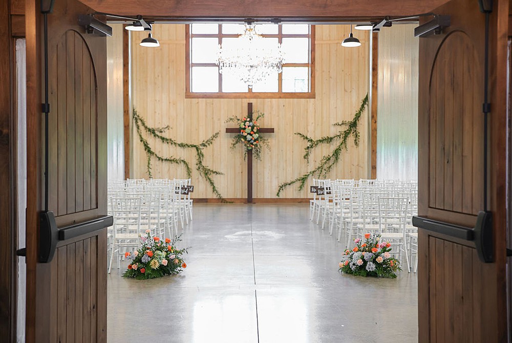 Little Creek Barn is a two-story modern farmhouse barn wedding venue in Northwest Ohio; How to Choose a Wedding Venue in Northern Ohio